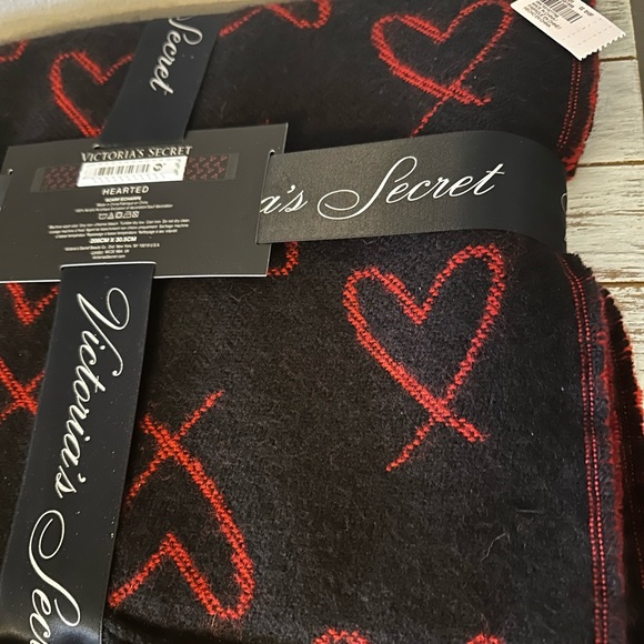 Victoria's Secret Winter Angel Collection Scarf Black Hearted One Size New - Picture 6 of 10